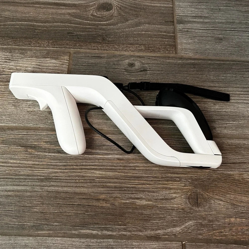 Nintendo Wii Zapper Light Gun Peripheral Link's Crossbow‎ Controller Included
